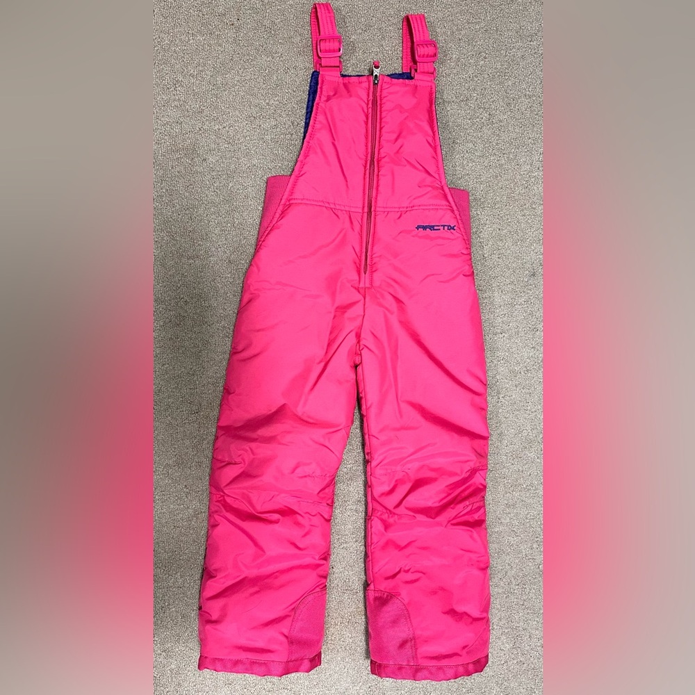 Girls pink snowpants, size 5